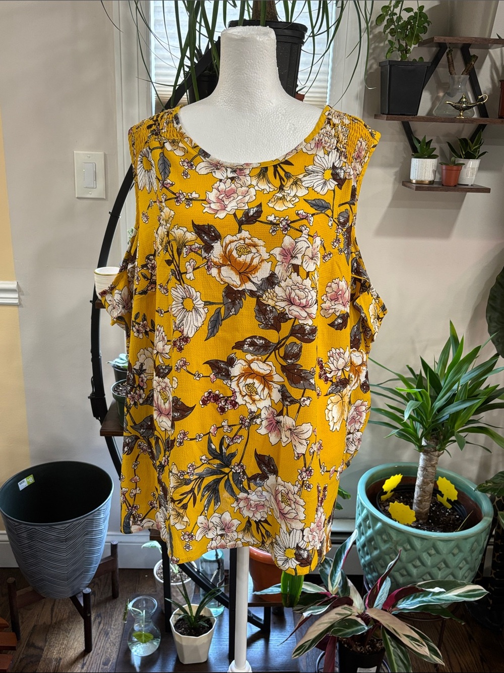 🦒Roz & Ali Yellow Floral Cold Shoulder Top size 2X